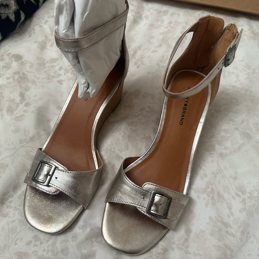 New Lucky Brand Silver Wedge Sandals with Ankle Strap